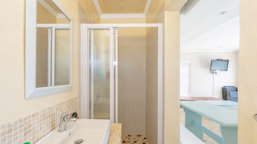 6 Bedroom Property for Sale in Agulhas Western Cape